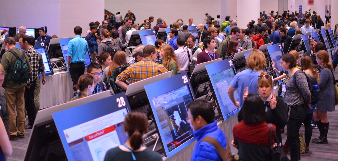 iPosterSessions at AGU 2019 - crowded touchscreen presentations